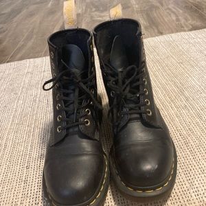 Vegan black Dr Martens